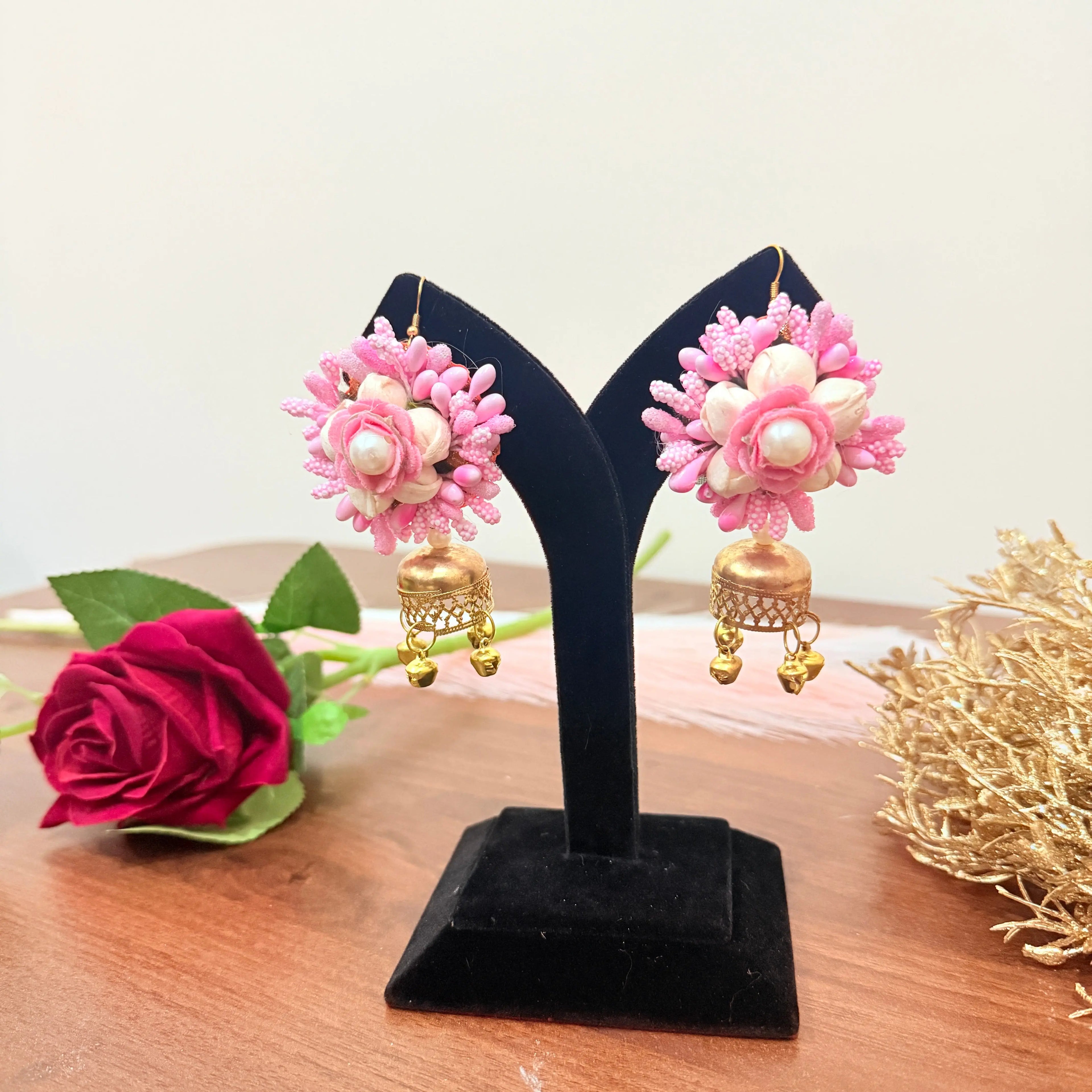 Pink & White Floral Haldi Bridal Jewellery Set 🌸🤍 | Handmade Flower Jewellery for Bride 👰✨ Shadispecial.com - All Rights Reserved